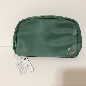 🌸 NWT Lululemon Army Green Everywhere Belt Bag 1L